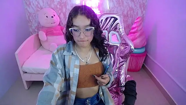 kassandra ch  online show from February 19, 2025, 4:44 pm