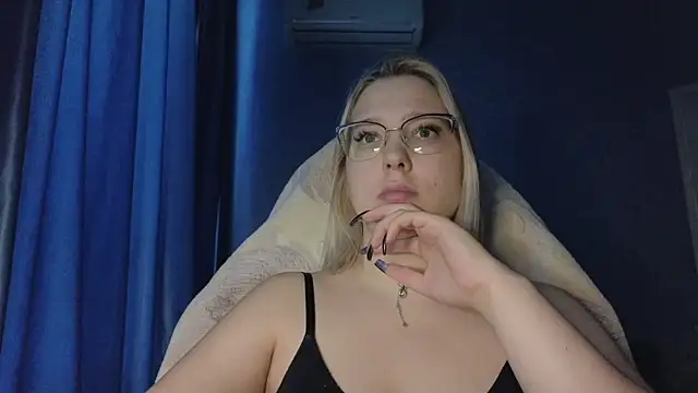 HotBrandyX online show from November 14, 2025, 8:46 am