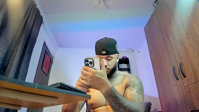 dereckgreen online show from October 7, 2025, 1:03 am