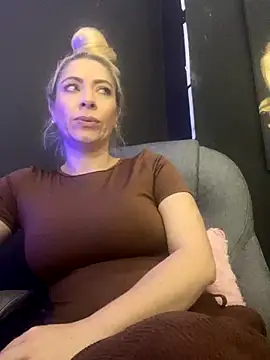 viktoria davis  online show from November 20, 2025, 12:55 am