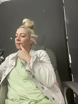 viktoria davis  online show from January 5, 2026, 10:24 pm