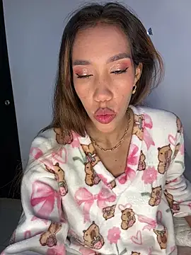 zoe storm online show from December 19, 2025, 1:12 am