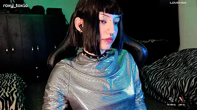 roxy toxic online show from November 11, 2025, 1:27 am