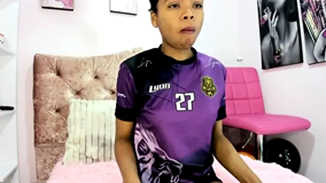 Snapshot of Gletty_noa chatting on November 1, 2025, 8:22 pm Gletty noa online show from November 1, 2025, 8:22 pm