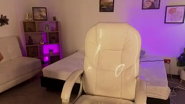 Nicole Foxx  online show from October 22, 2025, 7:46 pm