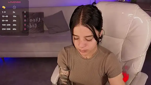 Nicole Foxx  online show from March 26, 2026, 7:52 pm