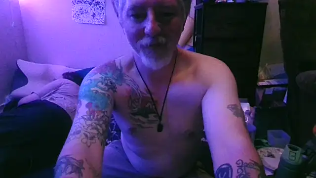 Snapshot of Raine11112 chatting on October 7, 2025, 9:17 am Raine11112 online show from October 7, 2025, 9:17 am