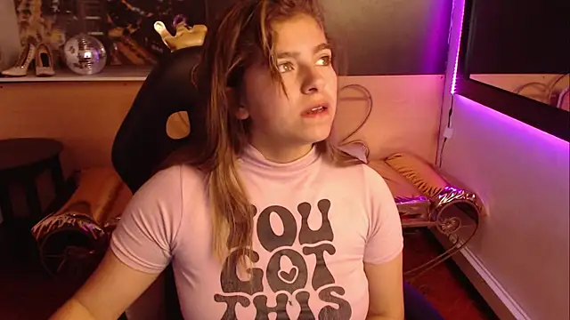 Kitten Cam online show from September 24, 2025, 2:59 am