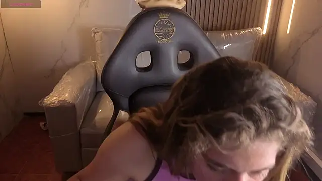 Kitten Cam online show from December 16, 2025, 1:54 am