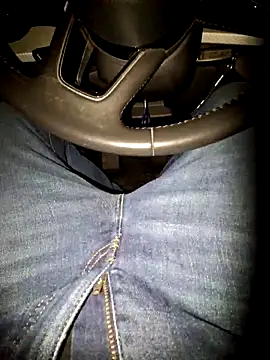 Snapshot of Nzino1983 chatting on March 14, 2026, 11:32 pm Nzino1983 online show from March 14, 2026, 11:32 pm