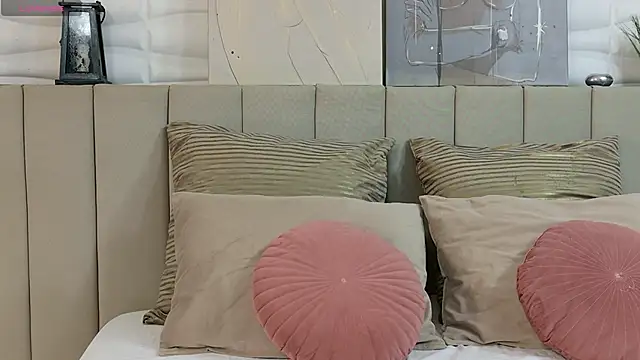 Snapshot of Elly_Ross chatting on November 23, 2025, 5:07 am Elly Ross online show from November 23, 2025, 5:07 am