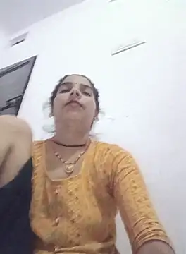 Snapshot of Bina_Bhanot chatting on September 26, 2025, 6:56 pm Bina Bhanot online show from September 26, 2025, 6:56 pm
