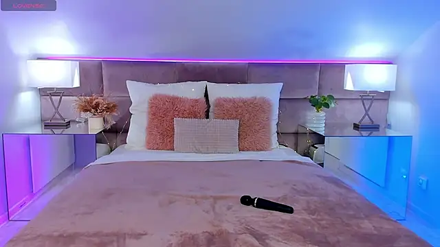 SusanBlair online show from October 26, 2025, 1:28 pm