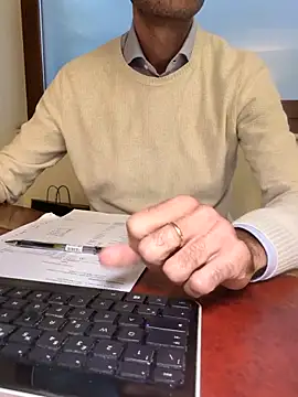 AvvocatoPorco online show from October 14, 2025, 10:05 am