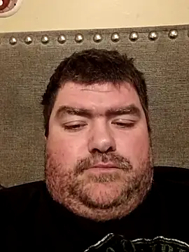 Rcraigue4 online show from October 31, 2025, 12:06 pm