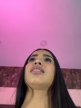 Bella Smiith  online show from November 16, 2025, 2:22 pm