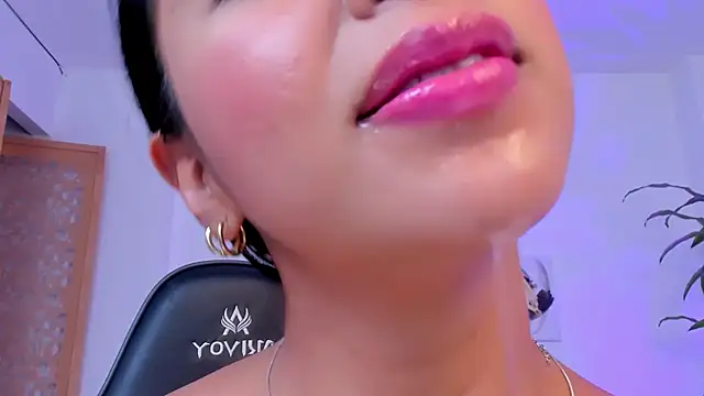 sophierooy22 online show from February 21, 2025, 9:11 pm