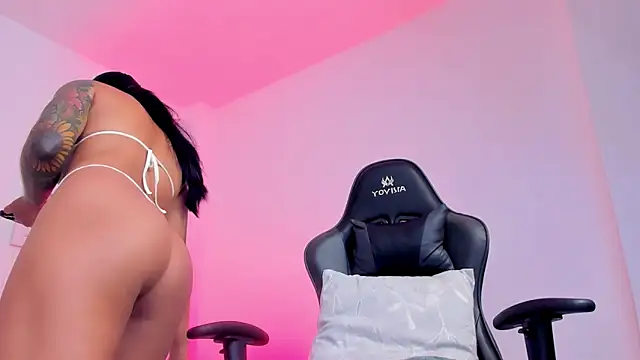 sophierooy22 online show from February 4, 2026, 1:39 pm