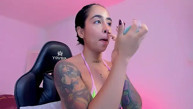 sophierooy22 online show from June 9, 2026, 1:45 pm