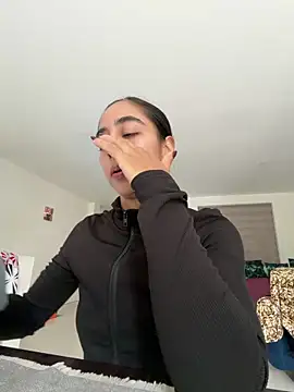 sophierooy22 online show from June 17, 2026, 3:24 pm