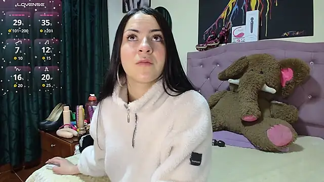 Emmie Hot online show from December 22, 2025, 12:02 pm