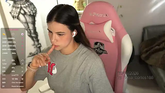 tatiana  cortes18 online show from June 30, 2026, 8:43 pm