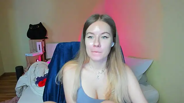 EmilyPaw online show from February 8, 2025, 10:29 am