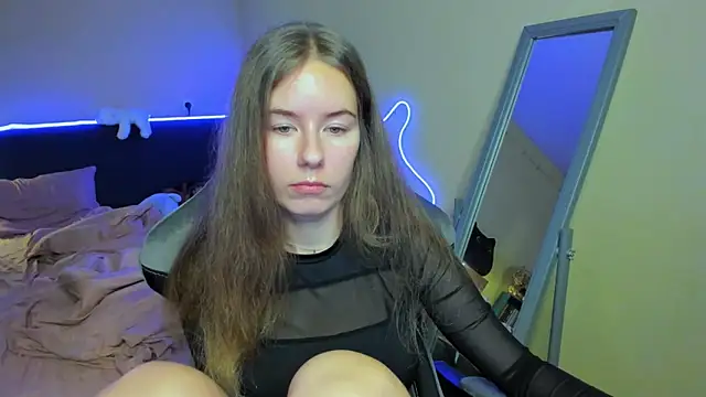 EmilyPaw online show from December 5, 2025, 6:26 pm