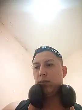 Snapshot of LuisMex1998 chatting on July 12, 2026, 12:07 pm LuisMex1998 online show from July 12, 2026, 12:07 pm