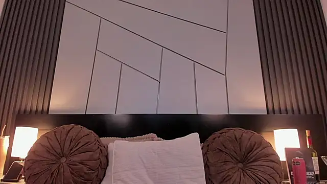 Snapshot of fiorella_paris chatting on November 8, 2025, 3:18 am fiorella paris online show from November 8, 2025, 3:18 am