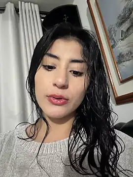 Snapshot of fiorella_paris chatting on November 23, 2025, 4:12 am fiorella paris online show from November 23, 2025, 4:12 am