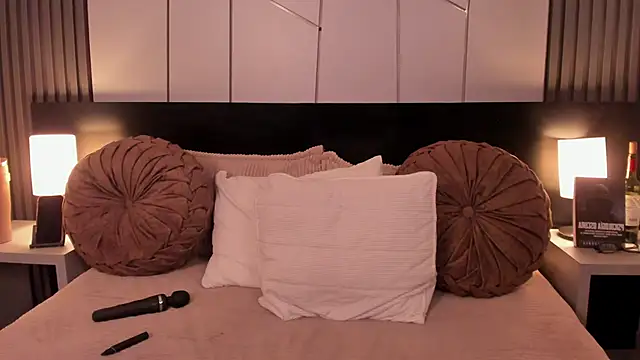 Snapshot of fiorella_paris chatting on November 25, 2025, 3:50 am fiorella paris online show from November 25, 2025, 3:50 am