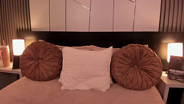 Snapshot of fiorella_paris chatting on November 27, 2025, 5:20 am fiorella paris online show from November 27, 2025, 5:20 am