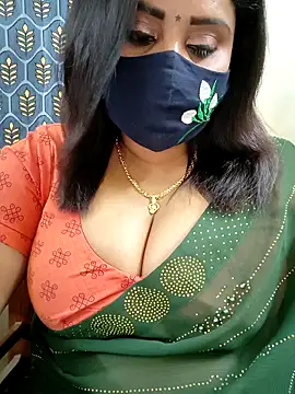 Queenflowerr online show from April 18, 2026, 7:51 pm