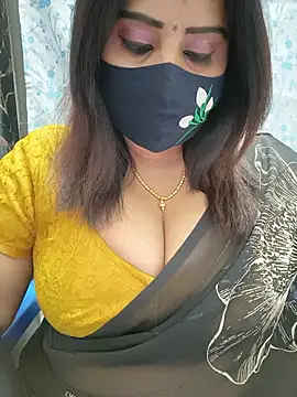 Queenflowerr online show from May 29, 2026, 4:49 pm