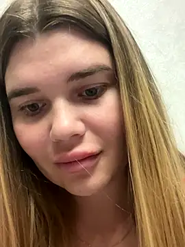 Snapshot of ella_zzz chatting on September 30, 2025, 4:01 pm ella zzz online show from September 30, 2025, 4:01 pm