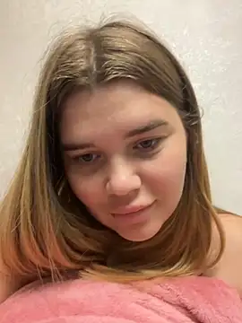 Snapshot of ella_zzz chatting on October 2, 2025, 7:54 pm ella zzz online show from October 2, 2025, 7:54 pm