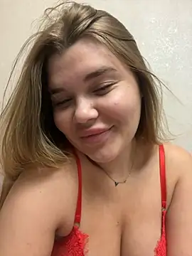 Snapshot of ella_zzz chatting on October 16, 2025, 9:16 pm ella zzz online show from October 16, 2025, 9:16 pm