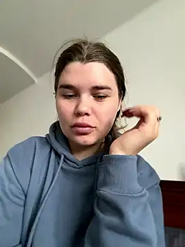 Snapshot of ella_zzz chatting on January 12, 2026, 10:09 am ella zzz online show from January 12, 2026, 10:09 am