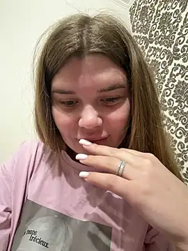 Snapshot of ella_zzz chatting on February 23, 2026, 7:44 pm ella zzz online show from February 23, 2026, 7:44 pm