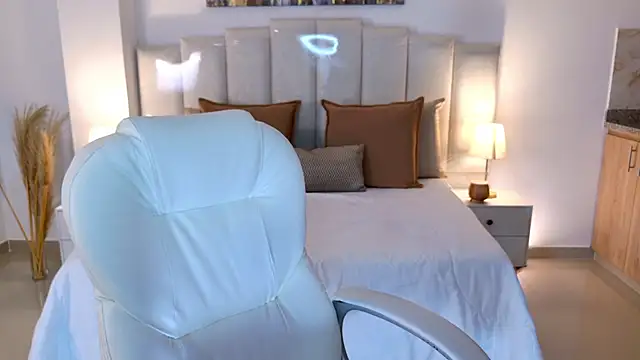 Layla Breezee online show from April 4, 2026, 10:13 am