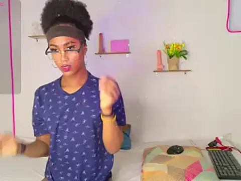 nahomy james25 online show from January 23, 2025, 11:58 am