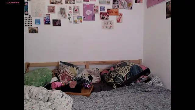 AdorahB3ll3 online show from December 16, 2025, 8:14 pm