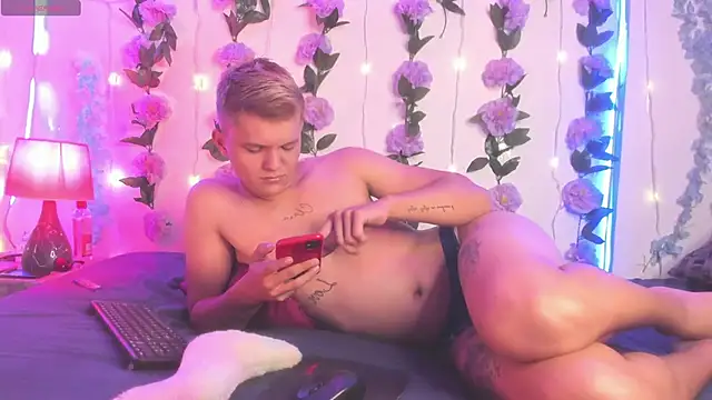 izan 20 online show from April 18, 2026, 4:00 pm