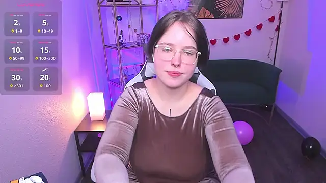 Manic pixie  online show from February 25, 2026, 3:43 pm