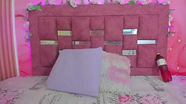Snapshot of scarlett__evans_ chatting on June 6, 2026, 6:23 pm scarlett evans online show from June 6, 2026, 6:23 pm
