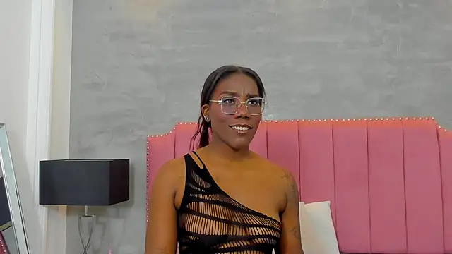 Snapshot of Alaia_Colins chatting on November 17, 2025, 5:02 am Alaia Colins online show from November 17, 2025, 5:02 am