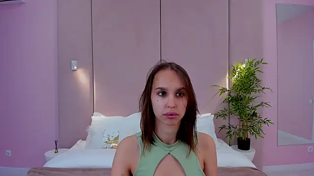 Snapshot of SandraTucker chatting on November 10, 2025, 3:27 am SandraTucker online show from November 10, 2025, 3:27 am