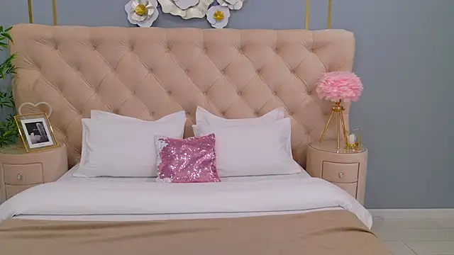 Snapshot of SandraTucker chatting on November 14, 2025, 3:05 am SandraTucker online show from November 14, 2025, 3:05 am