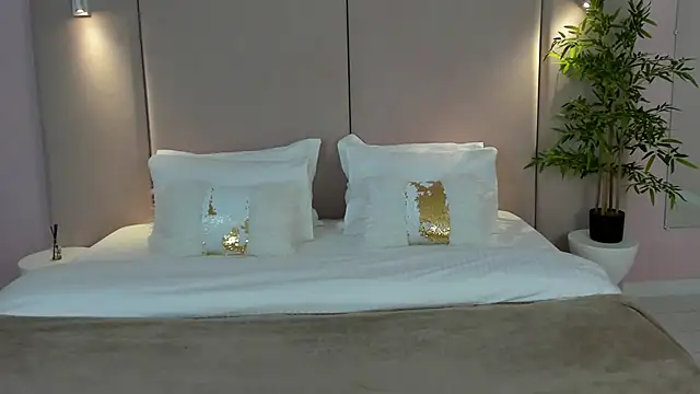 Snapshot of SandraTucker chatting on November 23, 2025, 2:55 am SandraTucker online show from November 23, 2025, 2:55 am